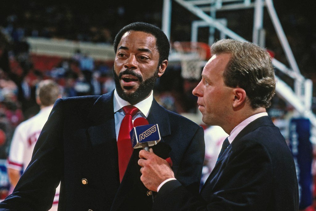 Al Trautwig (r.) talks with Walt "Clyde" Frazier before a Knicks game in 1989.