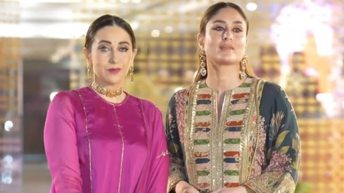 Kareena Kapoor and Karisma Kapoor smile for paparazzi as they arrive for Aadar Jain's Mehendi ceremony. (Photo: Viral Bhayani)