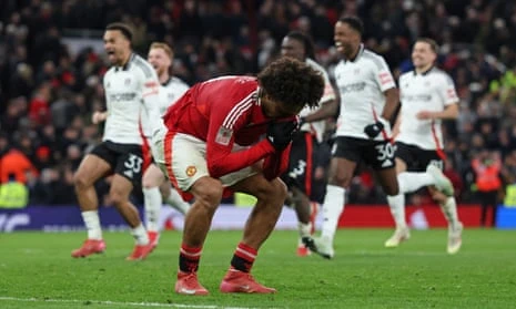 Manchester United's Joshua Zirkzee reacts after missing his penalty.