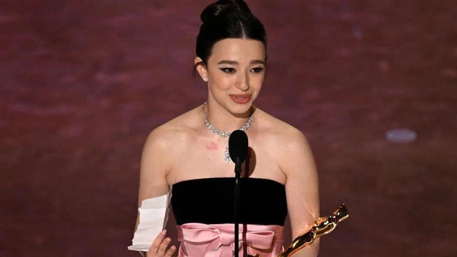 US actress Mikey Madison accepts the award for Best Actress in a Leading Role for "Anora" onstage during the 97th Annual Academy Awards at the Dolby Theatre in Hollywood, California on March 2, 2025. (Photo by Patrick T. Fallon / AFP) (Photo by PATRICK T. FALLON/AFP via Getty Images)