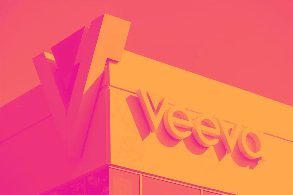 Veeva Systems (NYSE:VEEV) beats Q4 sales targets, with its stock soaring 7.8% to $237, as the company's data management solutions drive growth in the healthcare sector, photo courtesy of Getty Images.