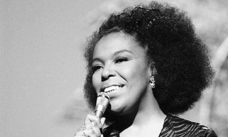 Roberta Flack singing into a microphone