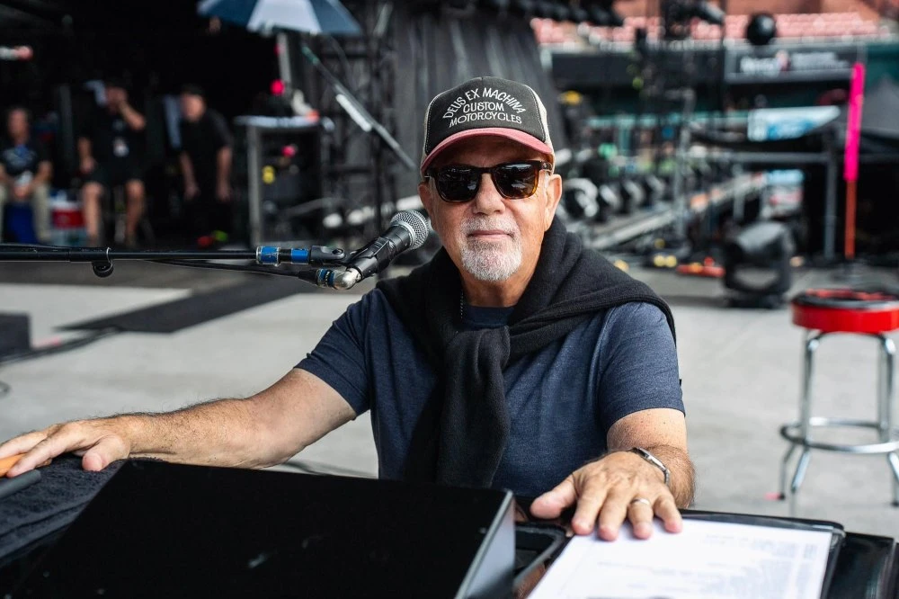 Billy Joel Loses Balance and Falls Down During Concert 483