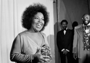 Flack at the 1974 Grammy awards, after Killing Me Softly With His Song won record and song of the year. Isaac Hayes, right, looks on