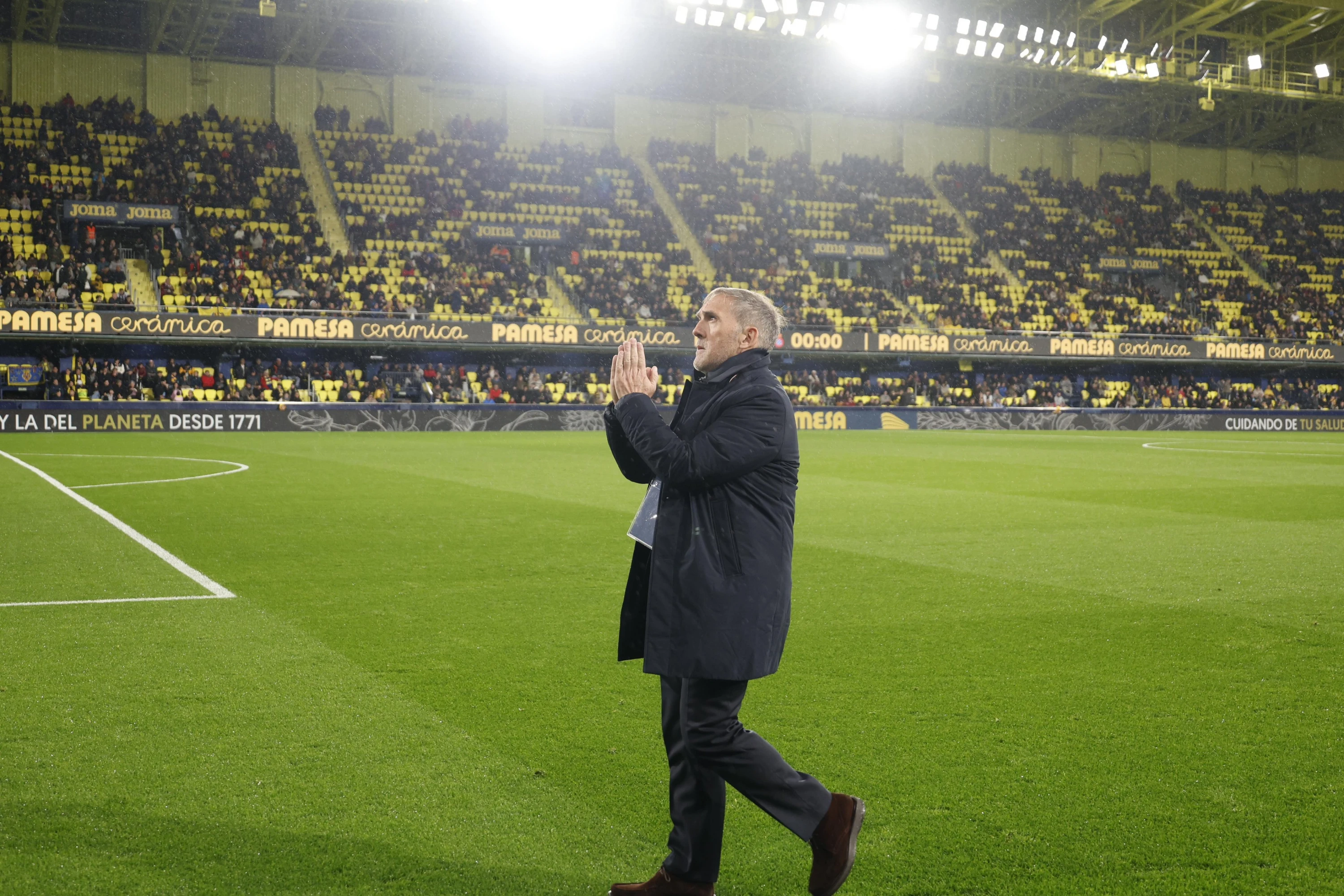 Fran Garagarza se disculpa ante la afición por la suspesión del partido.