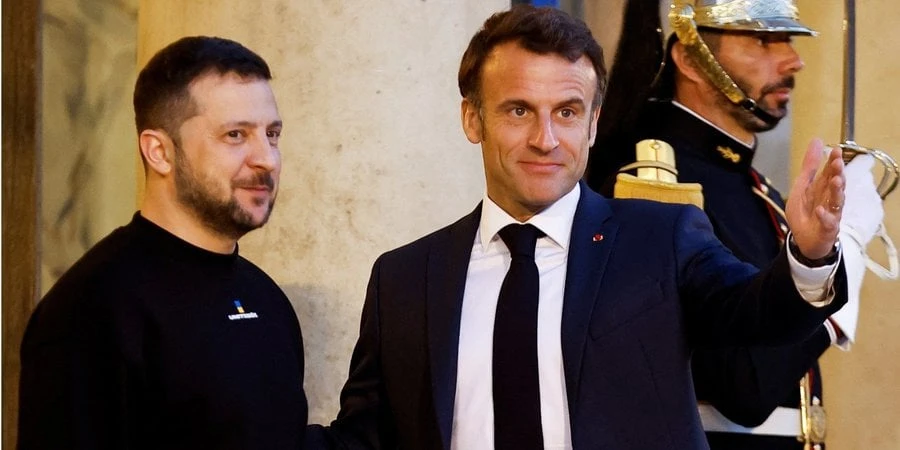 Volodymyr Zelenskyy and Emmanuel Macron