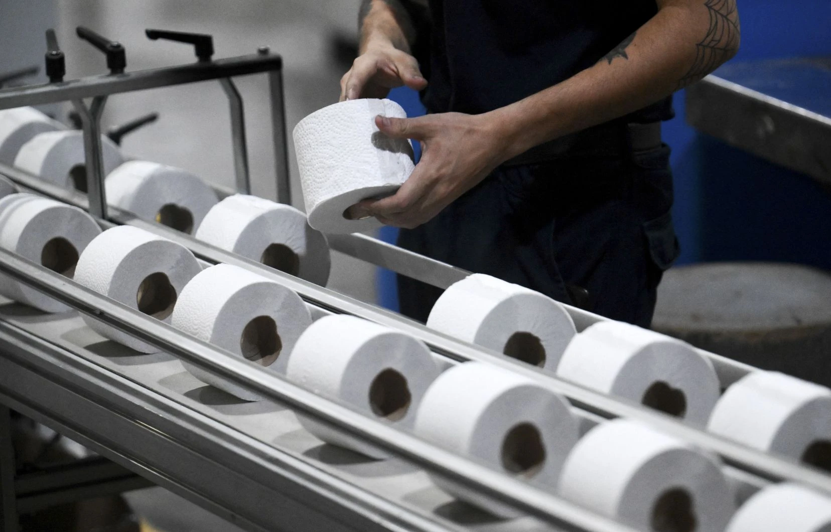 Les États-Unis produisent moins de papier hygiénique qu’ils n’en consomment, ce qui pourrait mener à une pénurie, en cas de guerre tarifaire. En photo, une usine de papier hygiénique à Berazategui, en Argentine.