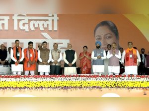 Delhi CM Rekha Gupta along with PM Modi, LG VK Saxena and six cabinet ministers