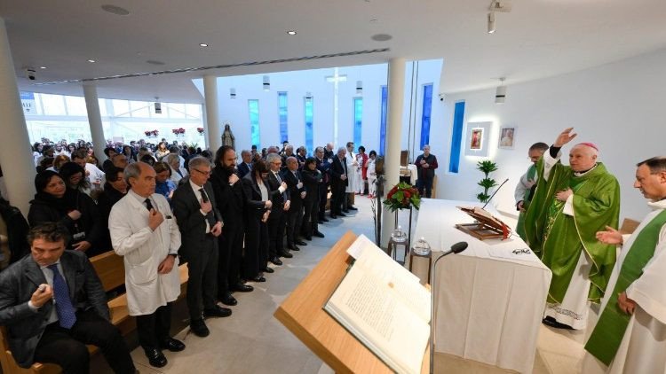 La messe pour la santé du Pape François à l'hôpital Gemelli