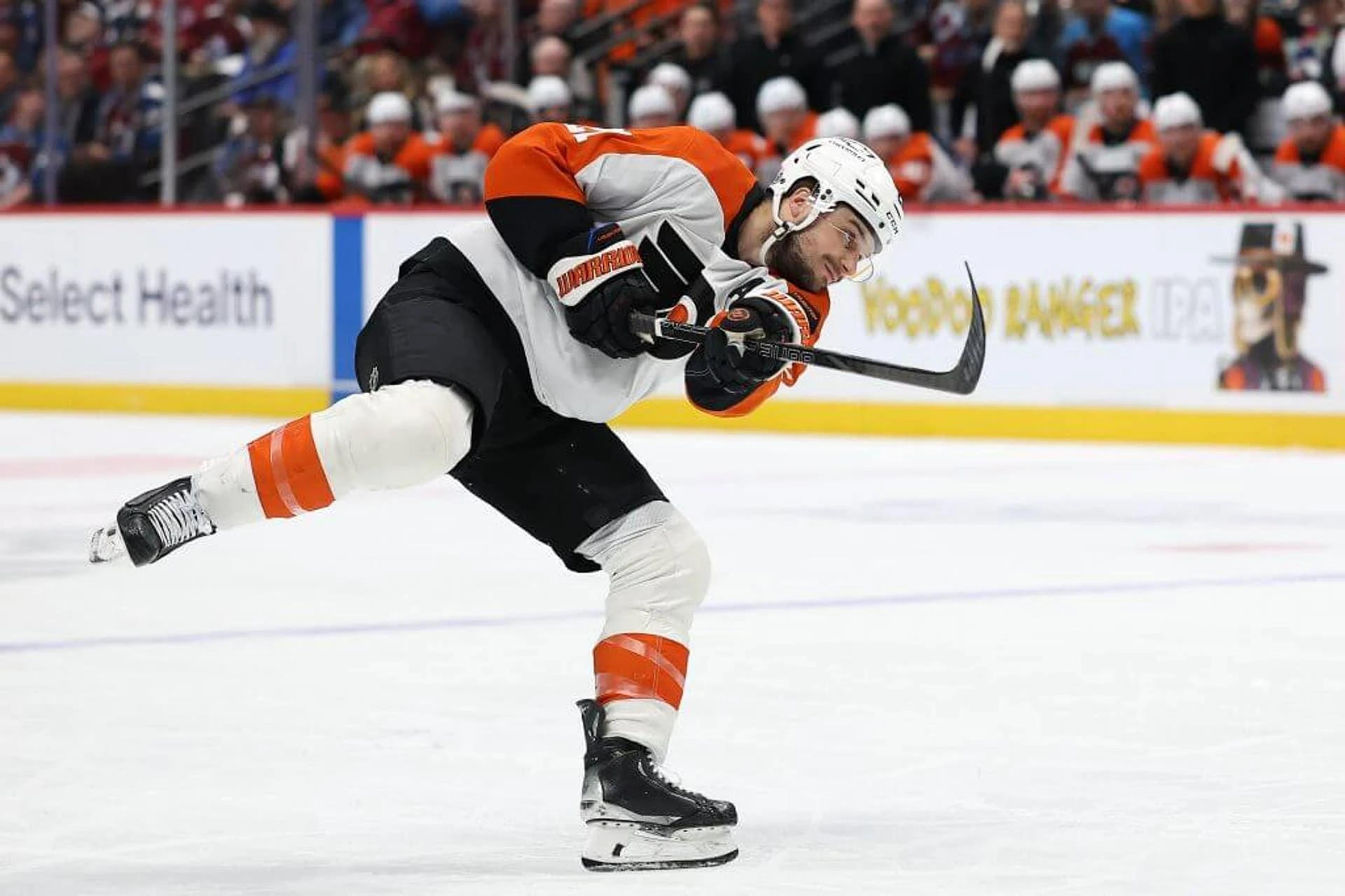 DENVER, COLORADO - FEBRUARY 02: Scott Laughton #21 of the Philadelphia Flyers fires a shot against the Colorado Avalanche in the first period at Ball Arena on February 02, 2025 in Denver, Colorado. (Photo by Matthew Stockman/Getty Images)